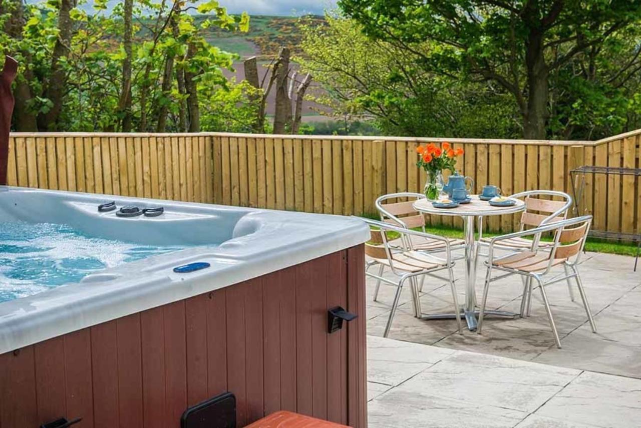 Douglas Fir Lodge With Hot Tub Near Cupar Fife Luthrie エクステリア 写真