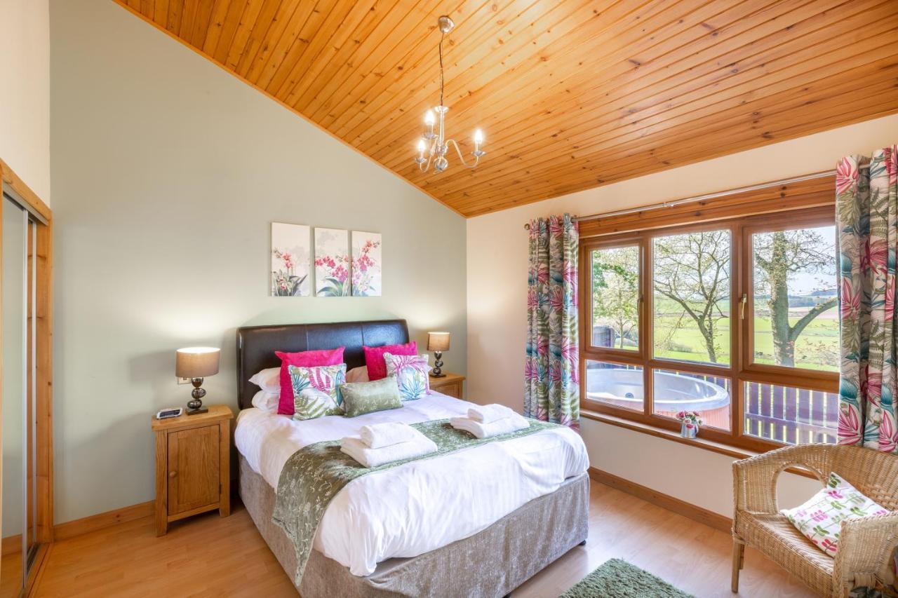 Douglas Fir Lodge With Hot Tub Near Cupar Fife Luthrie エクステリア 写真
