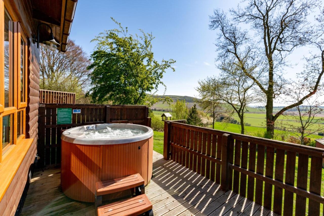 Douglas Fir Lodge With Hot Tub Near Cupar Fife Luthrie エクステリア 写真