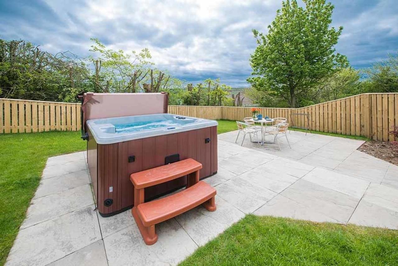 Douglas Fir Lodge With Hot Tub Near Cupar Fife Luthrie エクステリア 写真